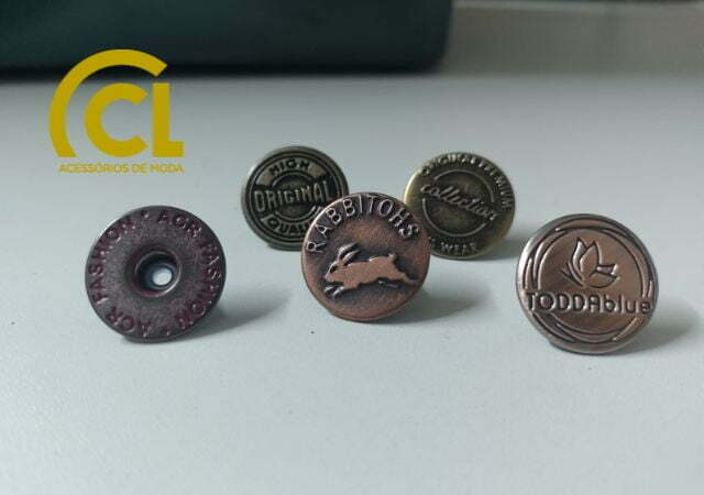 Indústria do Jeans: como os botões e rebites impactam o mercado